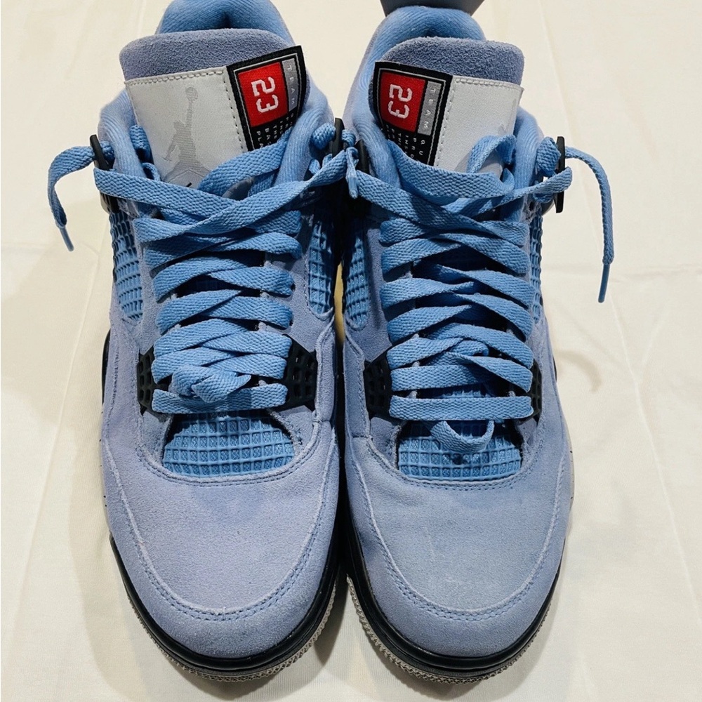 Air Jordan 4 University Blue